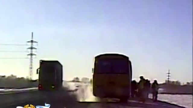 Автобус сломался на морозе смотреть онлайн