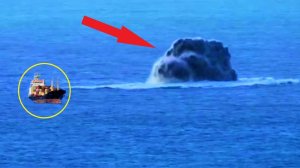 Рыбаки случайно заметили как вода внезапно закипела! Появившаяся из глубины масса, заставила их...