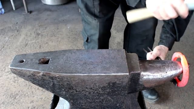 кованая ручка с орнаментом