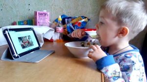 Ребёнку звонит Дед Мороз