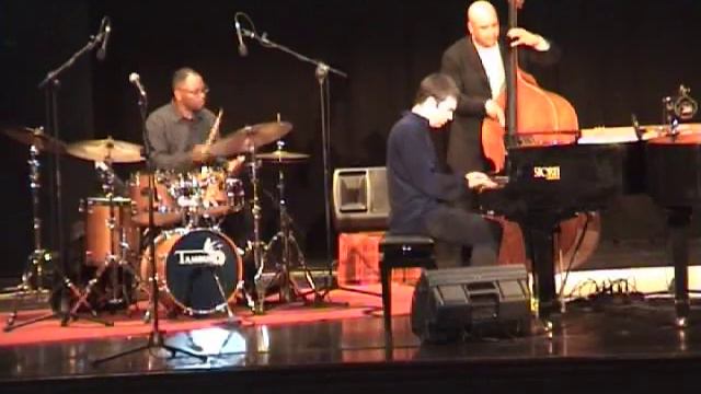 Andrea Pozza - Get happy смотреть онлайн