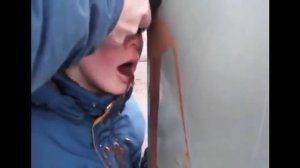 Примерз языком к столбу