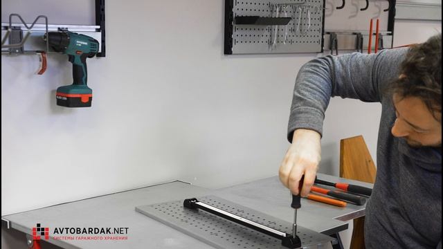 Как подвесить магнитное крепление для инструментов