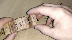 Рукоять из капа и бересты. Сквозной монтаж.