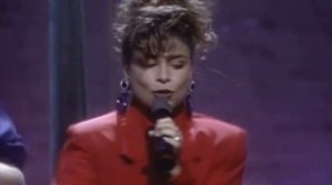 Paula Abdul performs "Straight Up" at the Apollo (1080p)