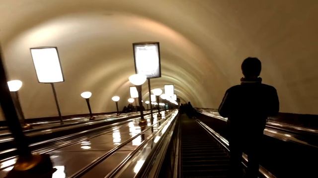 Спуск в метро