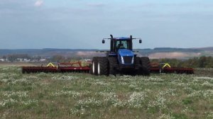 АГРОМАСТЕР Широкозахватный агрегат MEGADISK-18000 с трактором New Holland www.pk-agromaster.ru