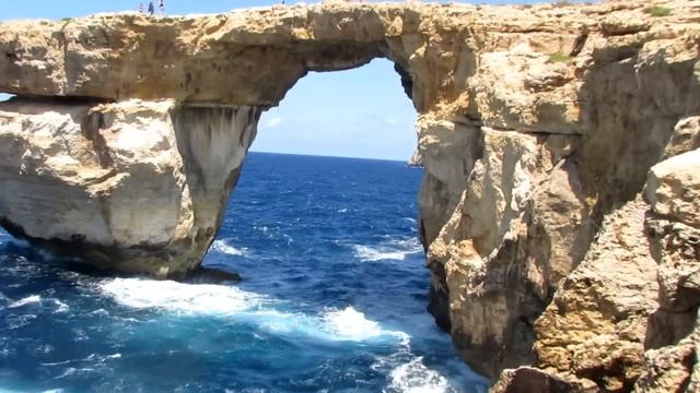 Естественная арка Лазурное окно на острове Гозо HD смотреть онлайн