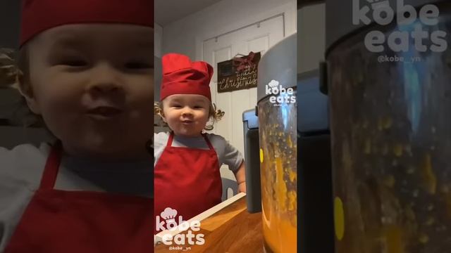 CHEF KOBE MAKES FOOD FOR BABY BROTHER смотреть онлайн