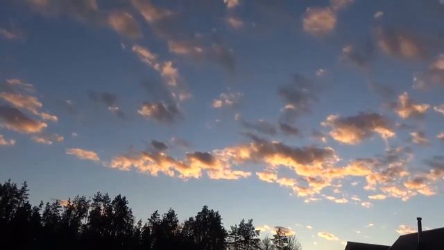 Красивые слоисто кучевые облака в аномально тёплый ноябрьский день смотреть онлайн