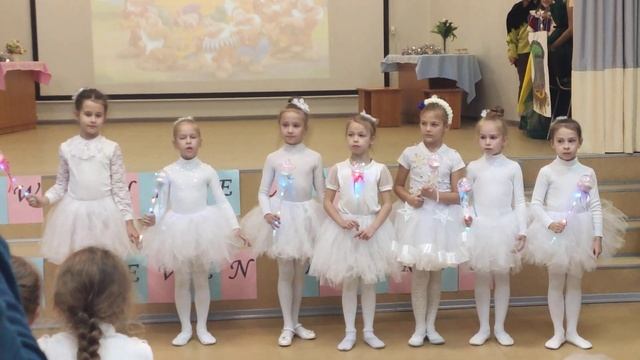 Спектакль Белоснежка. Девочки снежинки. Симферополь 7 школа смотреть онлайн