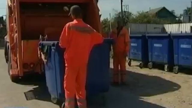 Инвесторы закупили для Вольска технику для уборки мусора смотреть онлайн