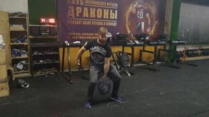 Махи гирей 94 кг с перехватом рук - 17 повторов