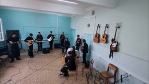 Э. Артемьев "Поход"
Исполняет инструментальный ансамбль "Камертон"