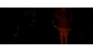 Она так любит петь в караоке