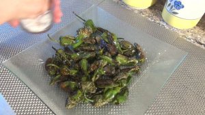 Recipe of Padrón peppers with coarse salt