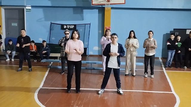 Новогодняя дискотека | Флешмоб | 6а смотреть онлайн