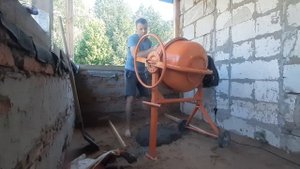 Заливаем пол на террасе! Живём в деревне.