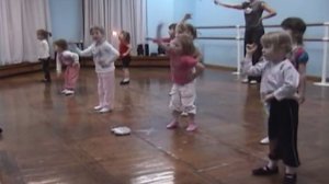 Дети танцуют. Тодес