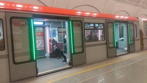 Балтиец на станции «Кировский завод» Петербургского метрополитена (13.02.23)