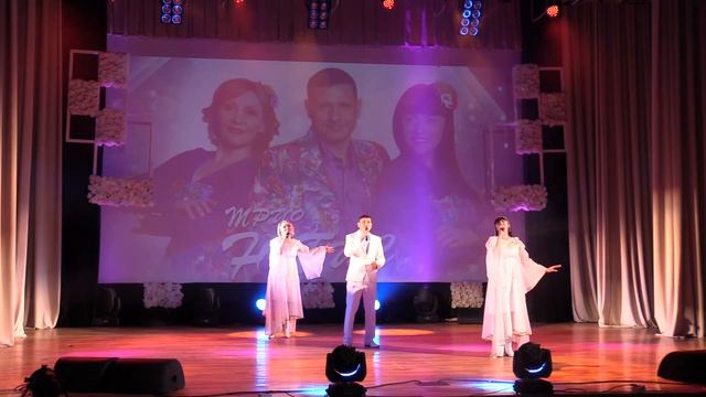 «Песни для души». Вокальное трио «ЮГиС» - «За тихой рекою» смотреть онлайн