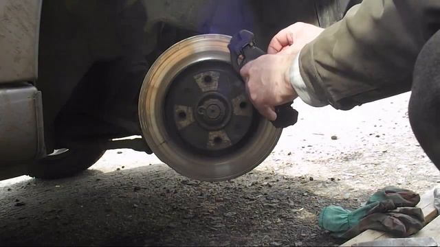Замена передних тормозных колодок - как сделать смотреть онлайн