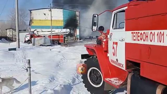 Открытое горение на складе предприятия под Нижнекамском ликвидировано смотреть онлайн