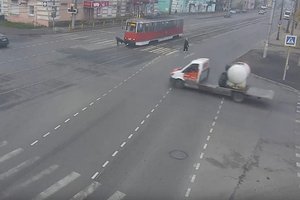 Трамвай сбил пешехода