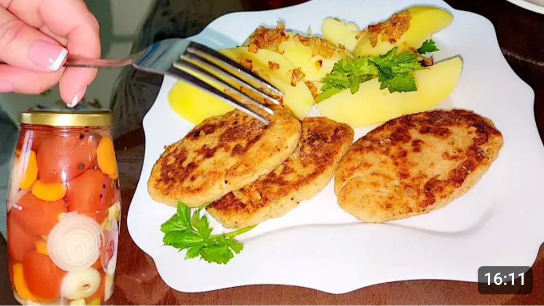 РЫБНЫЕ КОТЛЕТЫ ИЗ КИЖУЧА.🐟🧅🥖