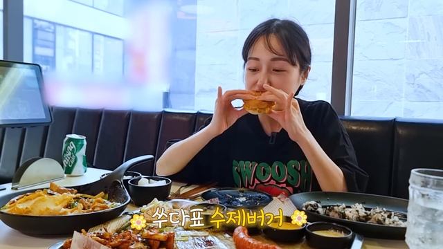 참숯으로 구운 치킨3마리 먹방? 치킨엔 역시 밥! 치밥까지 | CHICKEN | MUKBANG | EATING SHOW смотреть онлайн