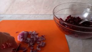 Оригинальный салат из свеклы с сельдью