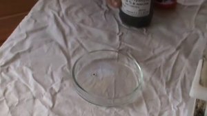 Взаимодействие металлического кальция с водой.