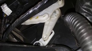 Работа механизма переключения направлений обдува Hyundai Solaris 2011