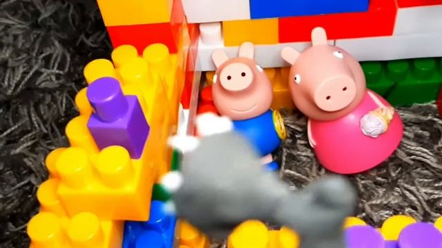 Тася спасла свинку Пеппу и Джорджа от Сиреноголового смотреть онлайн