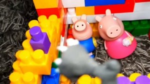 Тася спасла свинку Пеппу и Джорджа от Сиреноголового