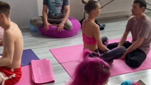 Тантра йога, по традиции мы посвящаем этот ритуал божественной природе человека сидящего перед вами