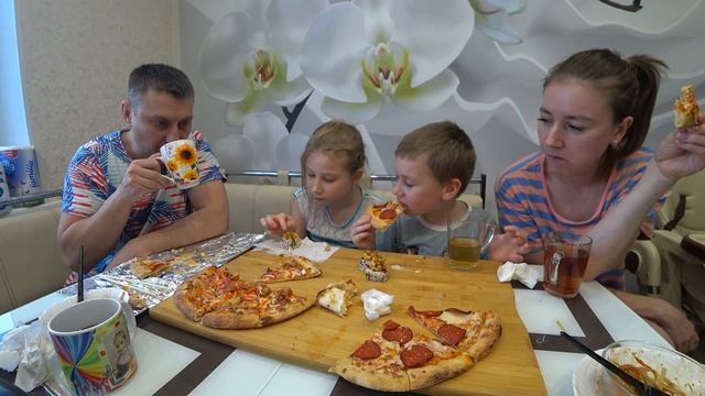 МУКБАНГ ПИЦЦА, РОЛЛЫ, ШАУРМА / ОТМЕЧАЕМ 20000 ПОДПИСЧИКОВ! ? #мукбанг #stepfamily