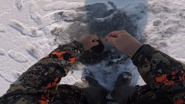 ПЕРВЫЙ ЛЕД 2020 - 2021!!! ЗИМНЯЯ РЫБАЛКА В КЫРГЫЗСТАНЕ!!! ЛОВЛЯ ЛЕЩА!!! смотреть онлайн