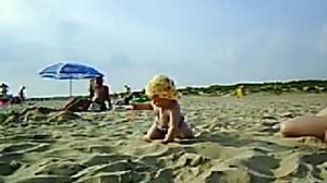 мама и доча на пляжике в анапе