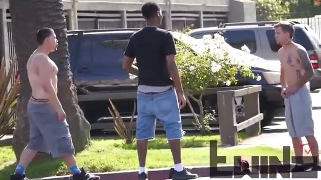 Как победить в уличной драке? Прикол ) смотреть онлайн