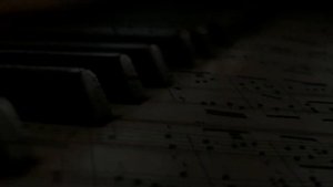 Мелодия. «Ты запой мне ту песню…» «Что не выразишь словами, звуком на душу навей…».