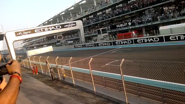 Start of the Etihad F1 Grand Prix at Yas Marina Circuit Abu Dhabi 2012 смотреть онлайн