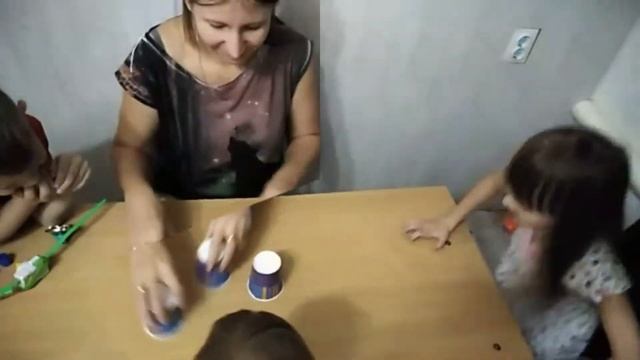 Позитивия 17 12 2019 Напёрстки в садике смешная игра на внимательность воспитатель Инна Михайлова смотреть онлайн