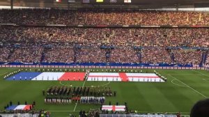 Единение Франции и Англии во время исполнения гимна на «Стад де Франс»