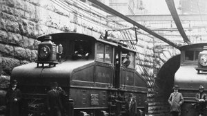 Почему некоторые железные дороги используют контактный рельс вместо провода?