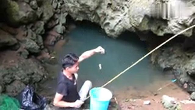 Отправился на рыбалку в дикую таинственную пещеру. Кто живет в пещере Сом? Интересно смотреть онлайн