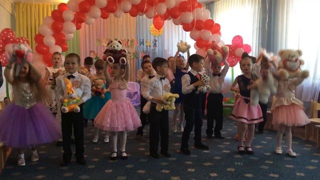 Зажигательный танец выпускников детского сада