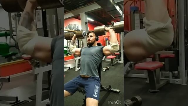 жим гантель по 40 кг , цель , дельты ?#shortsvideo #fitness