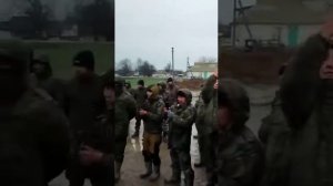 Якутский солдат поет в перерыве между боями