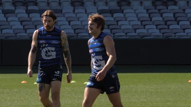 What does Tom Atkins think of Scarlett's Backline? смотреть онлайн